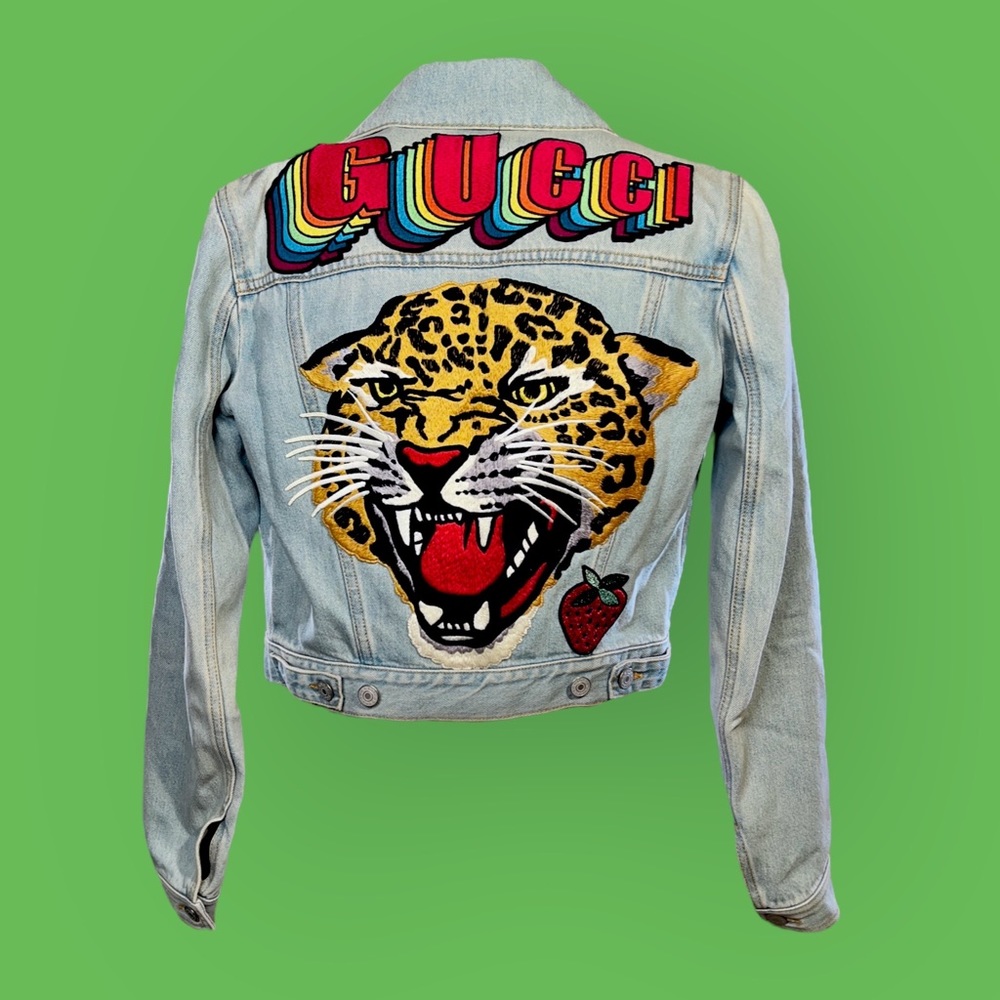 AUTHENTIC Gucci Light Blue Denim Jacket Embroidered Cheetah & Strawberry Size 38